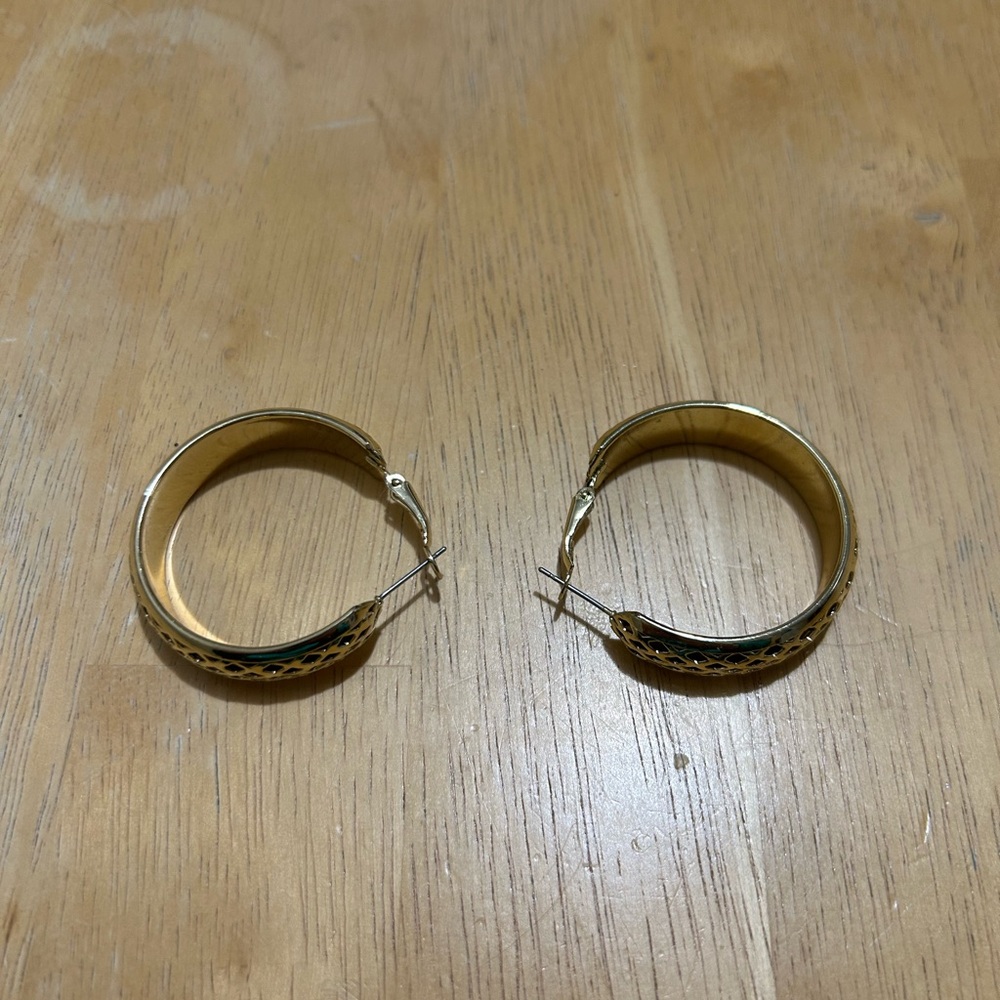 2 pair gold colored earrings